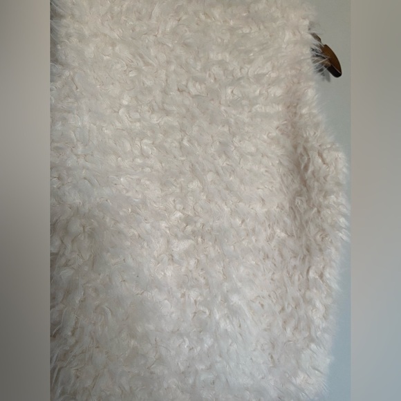 Design History - Faux Fur Vest - Picture 8 of 8